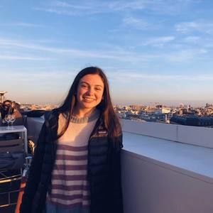 Meet your Posher, Chloe